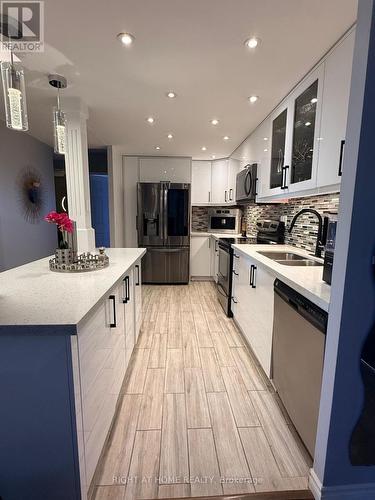 1102 - 820 Burnhamthorpe Road, Toronto, ON 