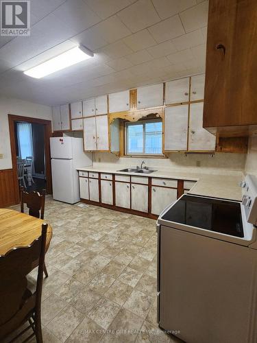 244 Elm Street W, Chatham-Kent (Bothwell), ON 