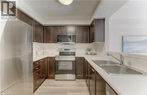 975 Zeller Crescent, Kitchener, ON 