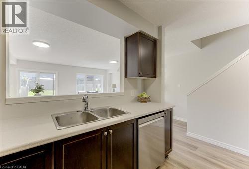975 Zeller Crescent, Kitchener, ON 