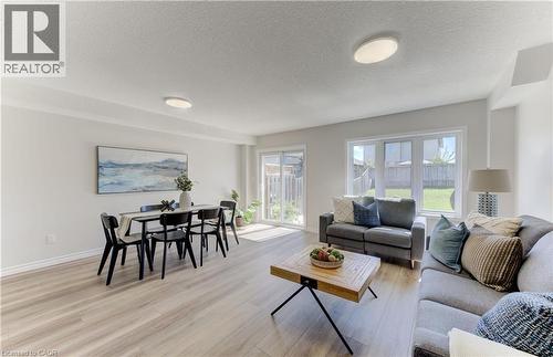 975 Zeller Crescent, Kitchener, ON 