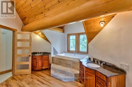 The second bedroom's 5-piece ensuite - 2467 Darling Road, Lanark Highlands, ON 