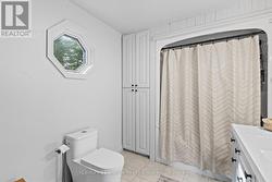 Main 4-piece Bath - 