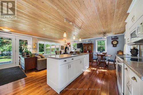 2 Robins Nest Lane, Mckellar, ON 