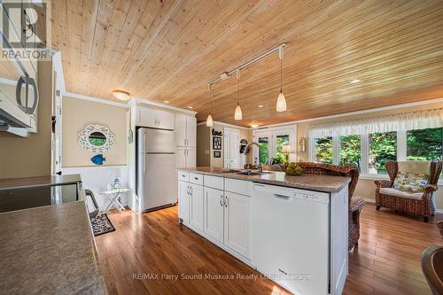 2 Robins Nest Lane, Mckellar, ON 
