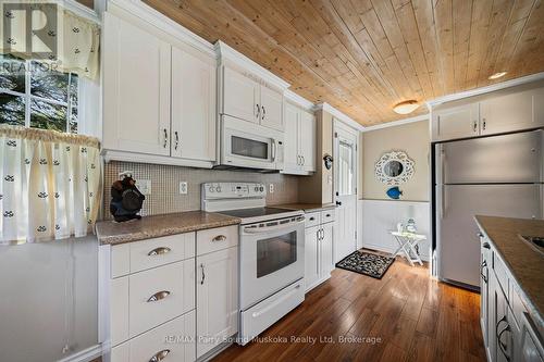 2 Robins Nest Lane, Mckellar, ON 