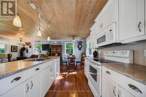 2 Robins Nest Lane, Mckellar, ON 