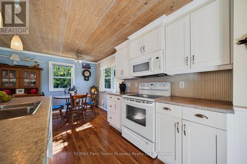 2 Robins Nest Lane, Mckellar, ON 
