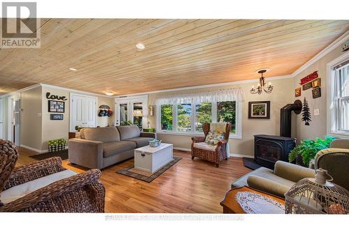 2 Robins Nest Lane, Mckellar, ON 