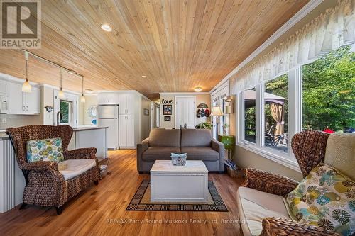 2 Robins Nest Lane, Mckellar, ON 