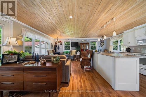 2 Robins Nest Lane, Mckellar, ON 