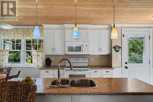 2 Robins Nest Lane, Mckellar, ON 