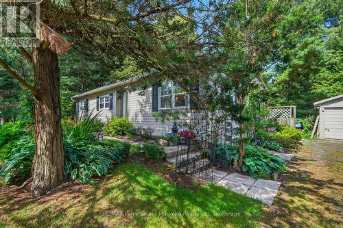 2 Robins Nest Lane, Mckellar, ON 