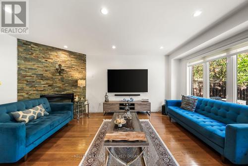 1002 Oaktree Crescent, Newmarket, ON 
