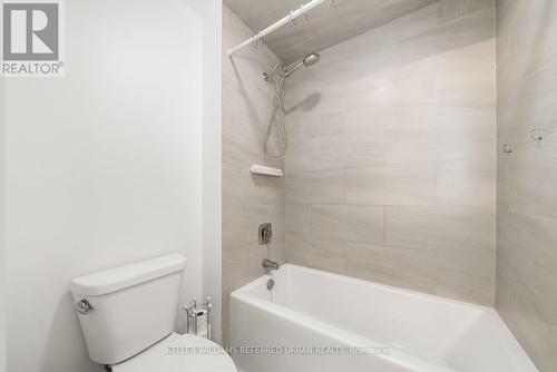 1002 Oaktree Crescent, Newmarket, ON 