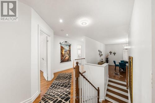 1002 Oaktree Crescent, Newmarket, ON 