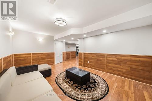 1002 Oaktree Crescent, Newmarket, ON 