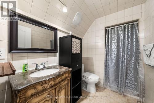 1002 Oaktree Crescent, Newmarket, ON 