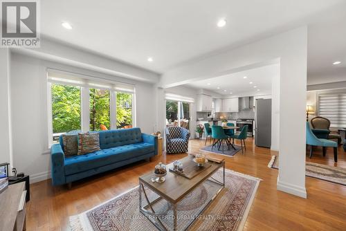1002 Oaktree Crescent, Newmarket, ON 
