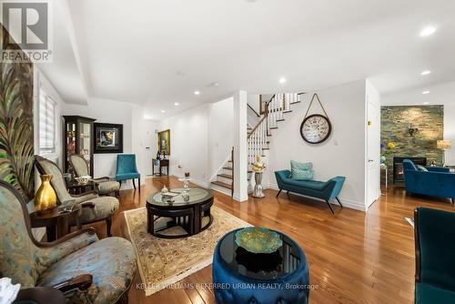 1002 Oaktree Crescent, Newmarket, ON 