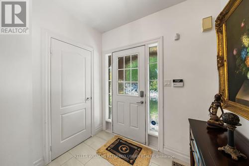 1002 Oaktree Crescent, Newmarket, ON 