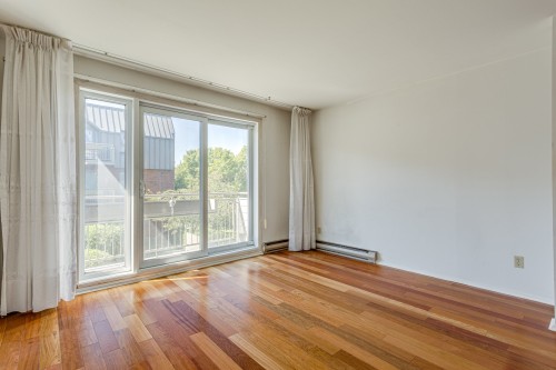 Salon - 1950 Rue St-Jacques, Montréal (Le Sud-Ouest), QC 