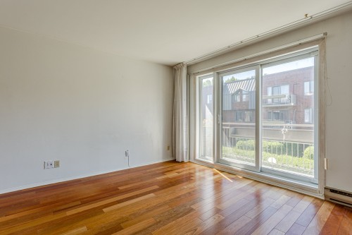 Salon - 1950 Rue St-Jacques, Montréal (Le Sud-Ouest), QC 