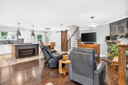 Salon - 8  - 8A Rue Du Joli-Bourg, Sainte-Marguerite-Du-Lac-Masson, QC 