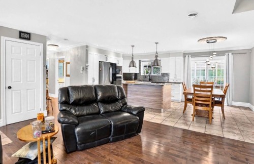 Salon - 8  - 8A Rue Du Joli-Bourg, Sainte-Marguerite-Du-Lac-Masson, QC 