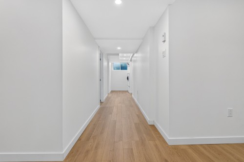 Corridor - 6205 Rue Poitras, Brossard, QC 