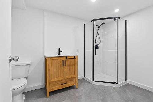 Salle de bains - 6205 Rue Poitras, Brossard, QC 