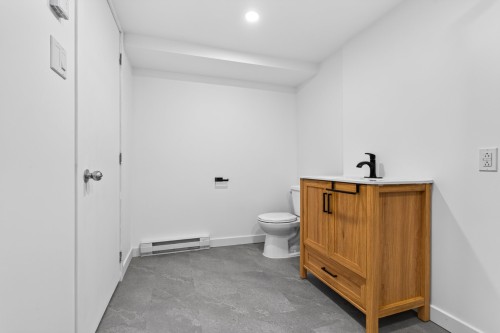 Salle de bains - 6205 Rue Poitras, Brossard, QC 