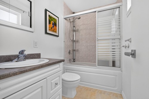 Salle de bains - 6205 Rue Poitras, Brossard, QC 
