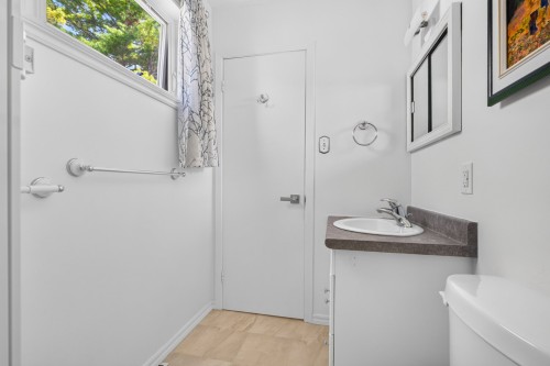 Salle de bains - 6205 Rue Poitras, Brossard, QC 