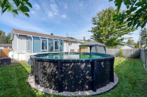 Piscine - 6205 Rue Poitras, Brossard, QC 