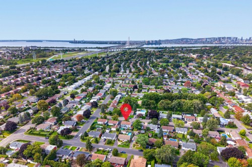 Photo aérienne - 6205 Rue Poitras, Brossard, QC 