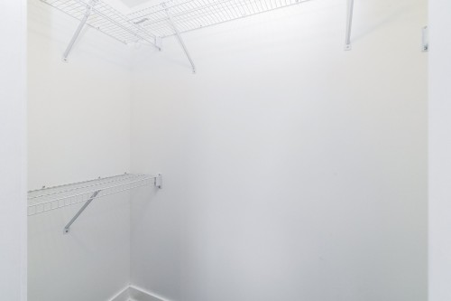 Penderie (Walk-in) - 307-1375 Rue Des Bassins, Montréal (Le Sud-Ouest), QC 