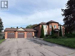 11 SLEEPY HOLLOW LANE Whitchurch-Stouffville, ON L4A 3G7