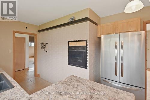 built in oven - 53 Pearson Road, Welland (Cooks Mills), ON 