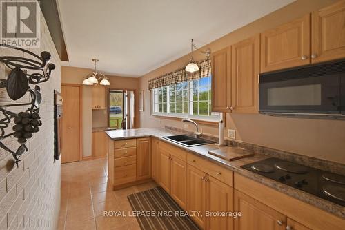 double sinks, stovetop, microwave - 53 Pearson Road, Welland (Cooks Mills), ON 