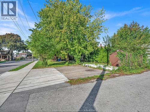 1396 Moy Avenue, Windsor, ON 