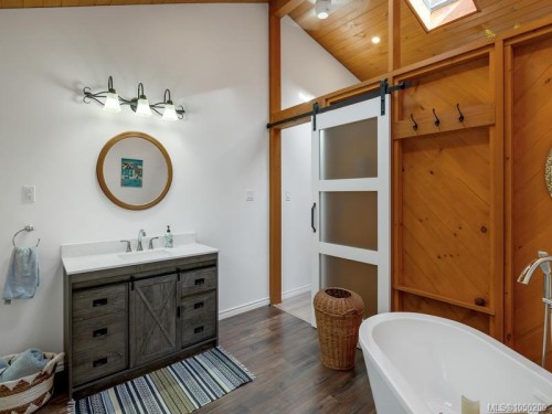 1371 Hooley Rd, Quadra Island, BC 