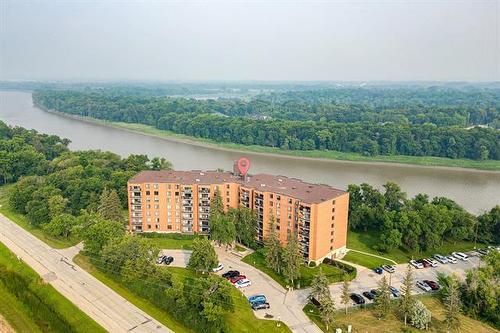 102-916 Cloutier Dr, Winnipeg, MB 