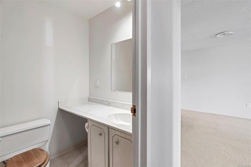 #206-1745 Leighton Rd, Victoria, BC 