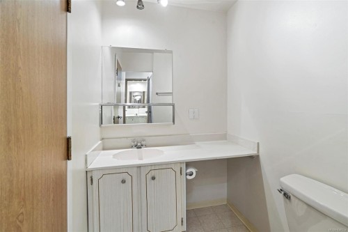 #206-1745 Leighton Rd, Victoria, BC 