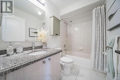 82 Ballymore Drive, Aurora, ON 