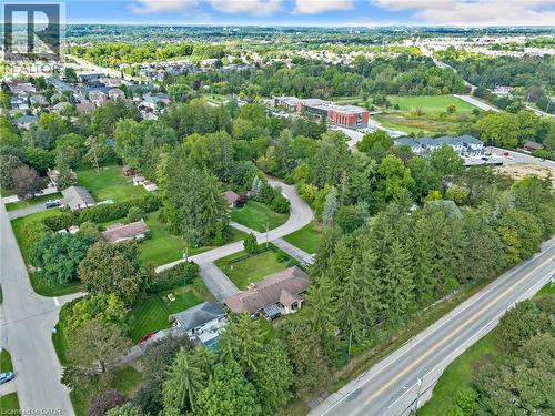 Expansive residential area featuring numerous mature trees, paved roadways, and varied architectural styles - 7 Shadywood Lane, Cambridge, ON 