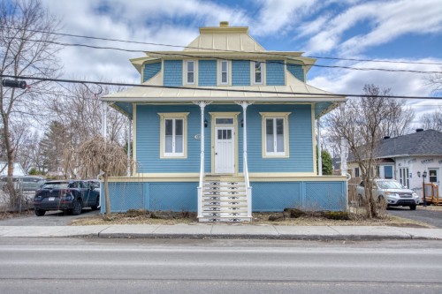 Façade - 110 Rue Notre-Dame, Oka, QC 