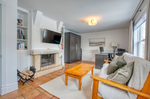 Salle familiale - 110 Rue Notre-Dame, Oka, QC 