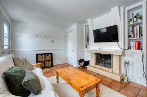 Salle familiale - 110 Rue Notre-Dame, Oka, QC 